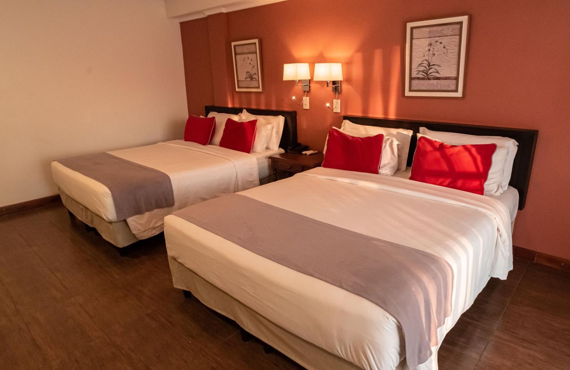 Hotel Saint George Πουέρτο Ιγκουασού Εξωτερικό φωτογραφία
